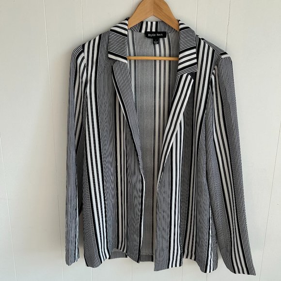 Trendy Striped Blazer - Picture 1 of 8